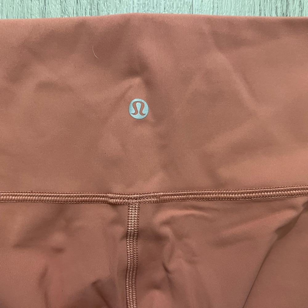 Lululemon Wunder Under 25” Size 6 Full on Luxtreme